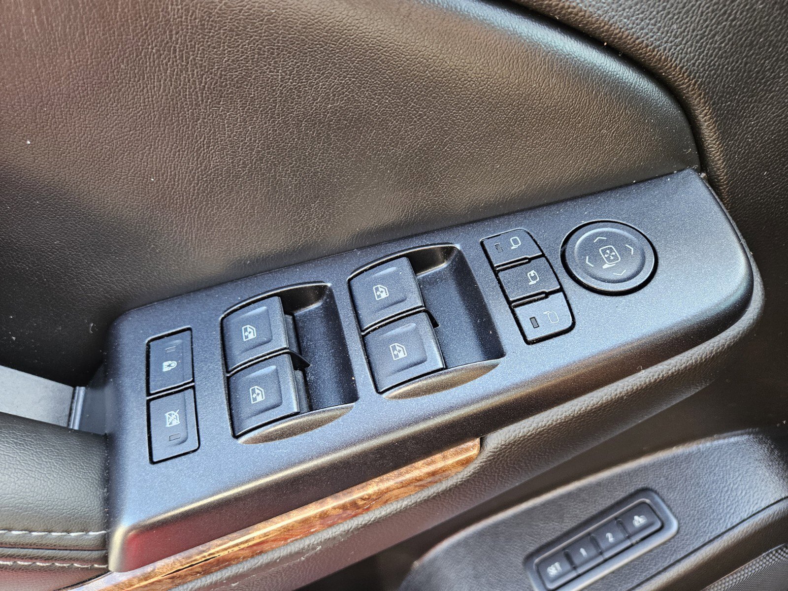 Used 2015 Chevrolet Suburban LTZ AWD/4WD image 29