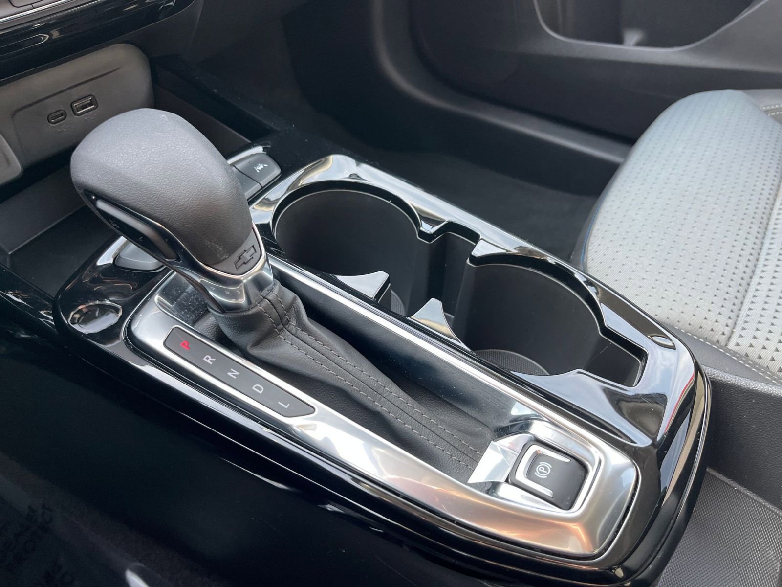 Used 2025 Chevrolet Trax LT w/ LT Convenience Package image 40