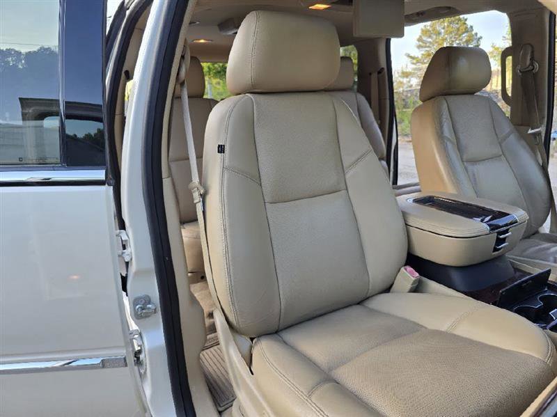 Used 2013 Cadillac Escalade ESV Luxury RWD image 28