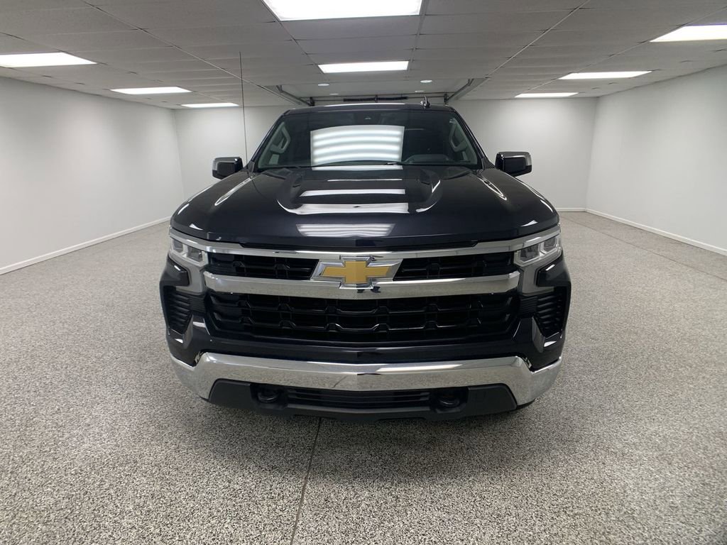 Used 2023 Chevrolet Silverado 1500 LT AWD/4WD image 3