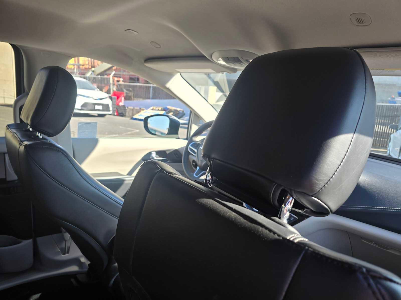 Used 2023 Chrysler Pacifica Touring-L image 14