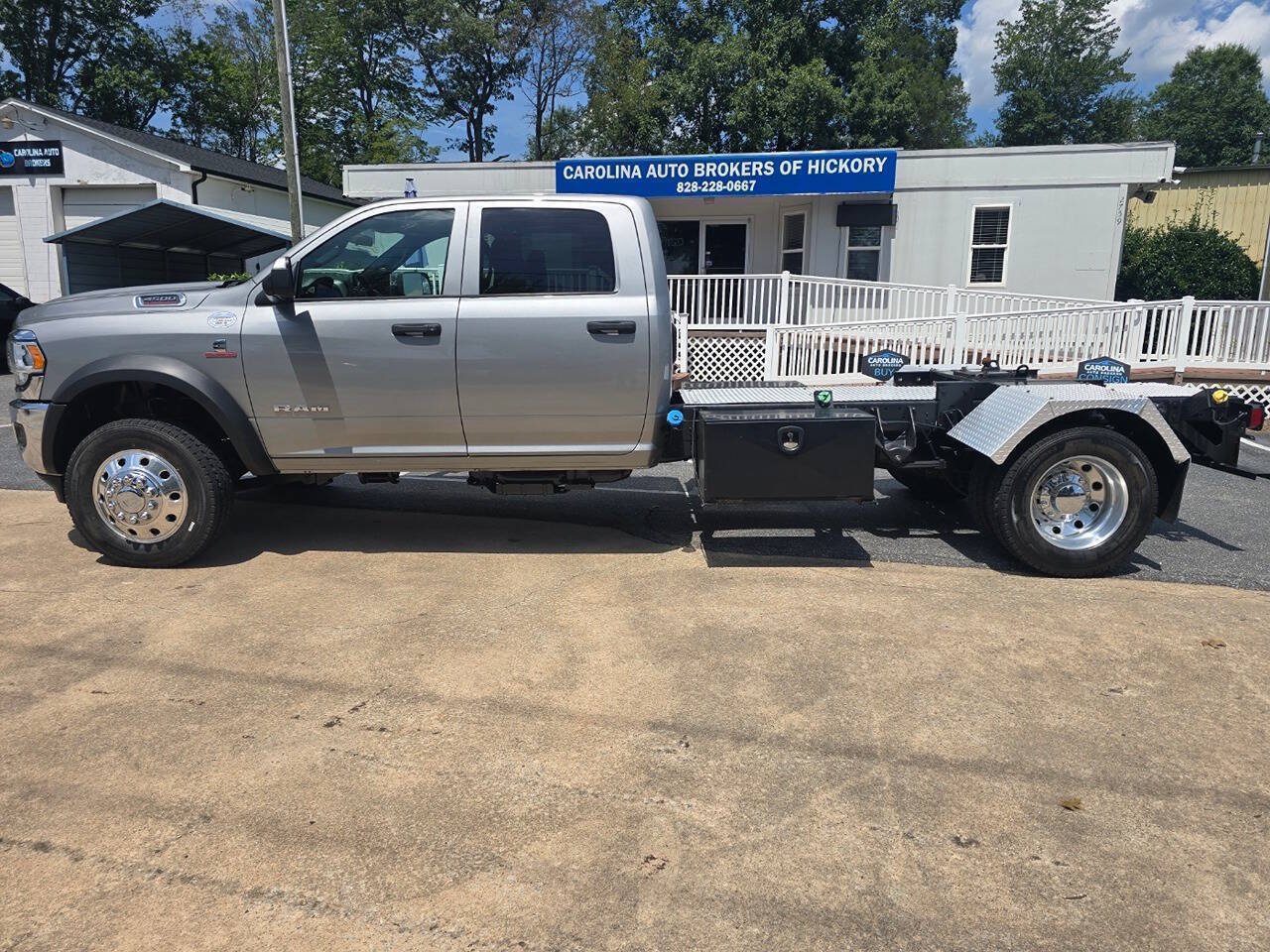 Used 2022 RAM 4500 Tradesman w/ Chrome Appearance Group AWD/4WD image 3