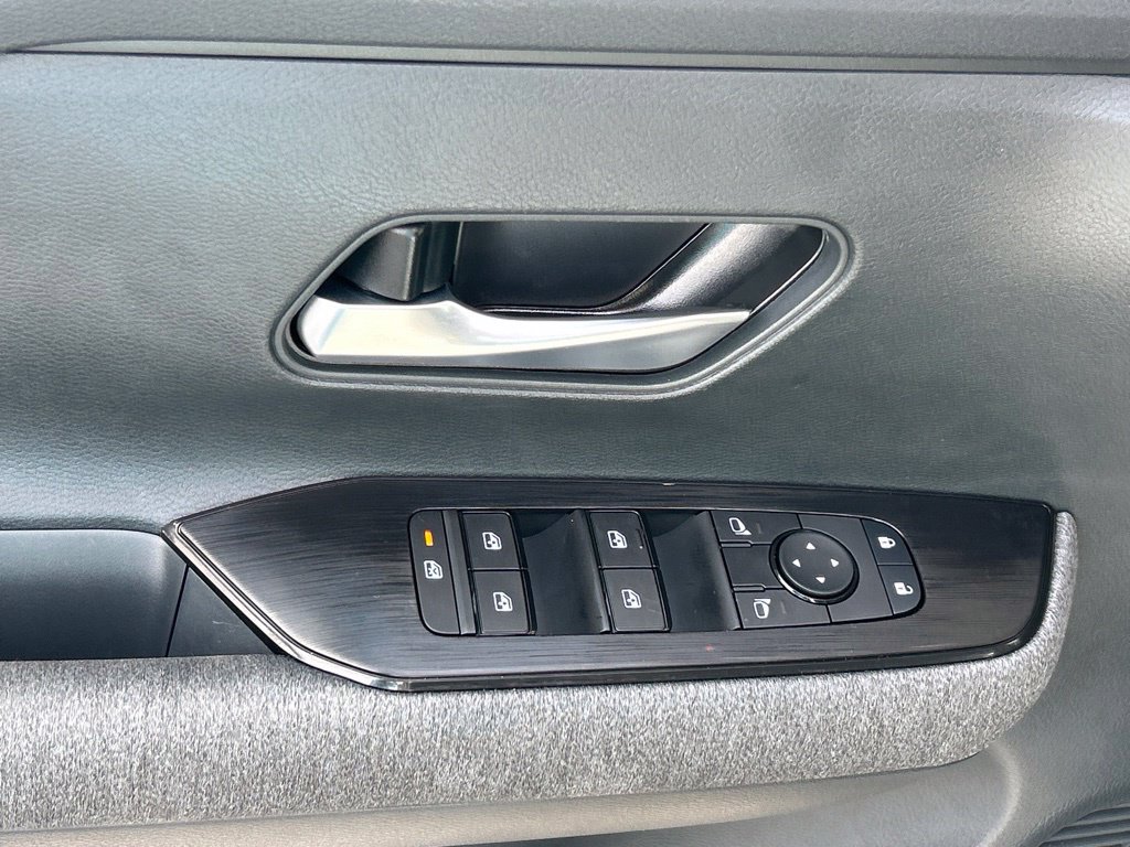 Certified 2025 Nissan Kicks SV FWD image 19