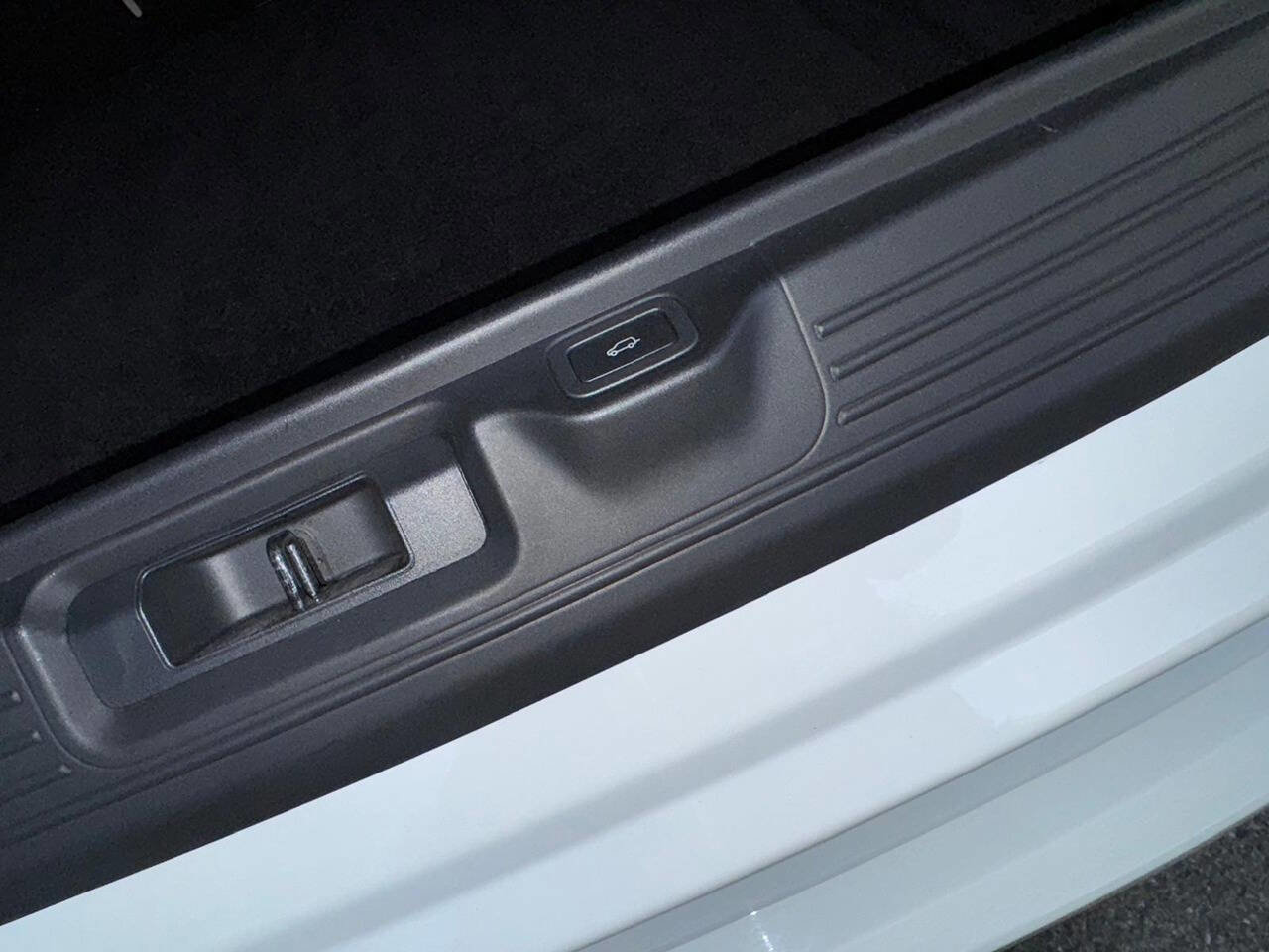Used 2016 Land Rover Range Rover HSE image 42