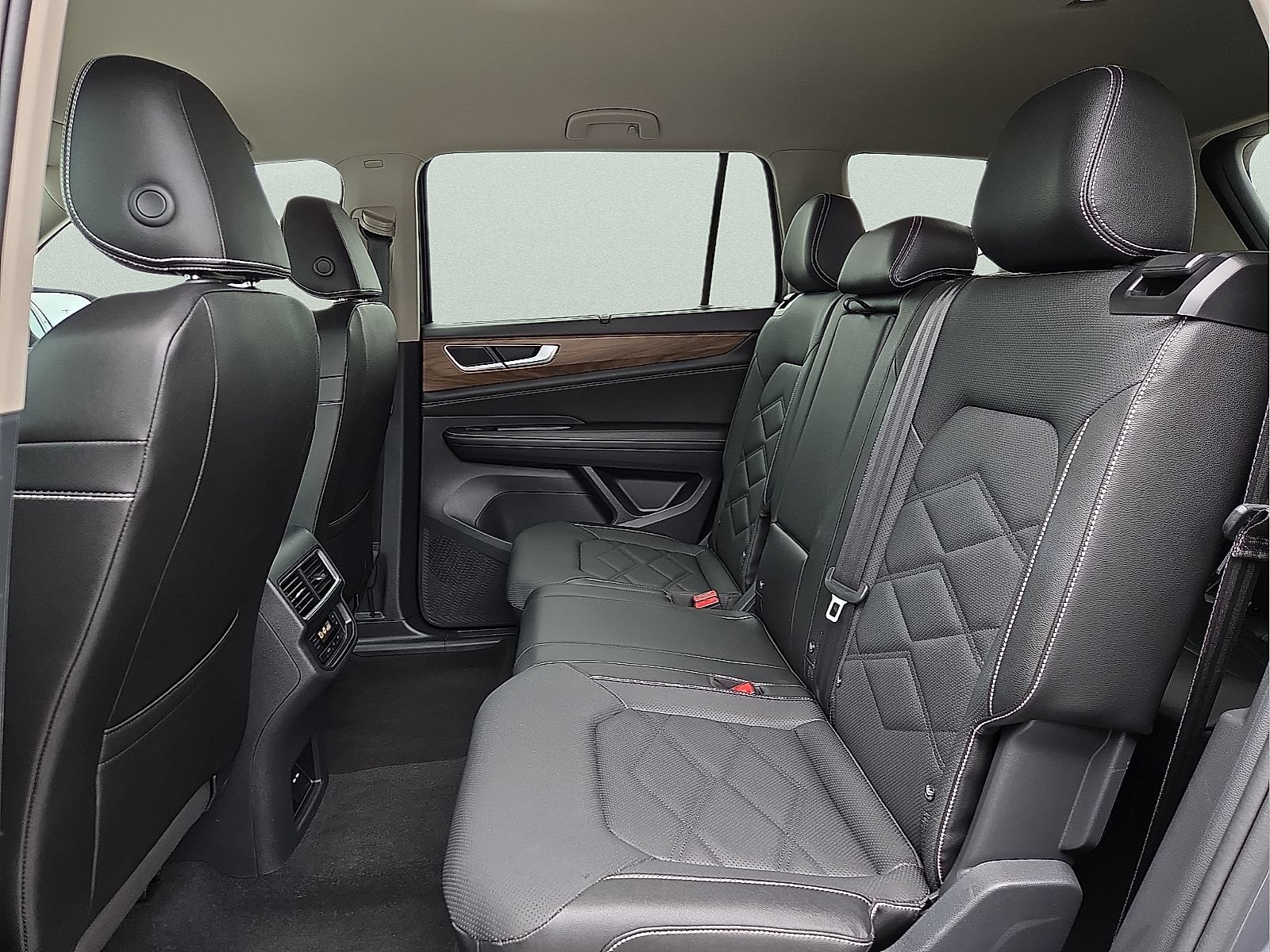 Used 2025 Volkswagen Atlas SE AWD/4WD image 10
