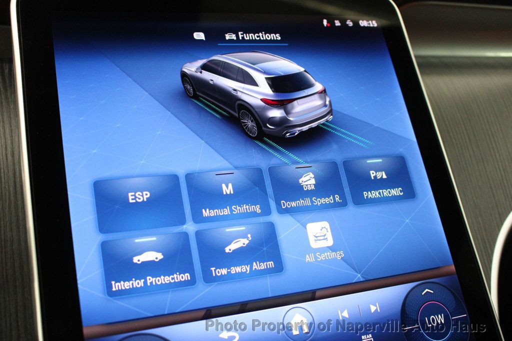 Used 2025 Mercedes-Benz GLC 300 4MATIC image 23
