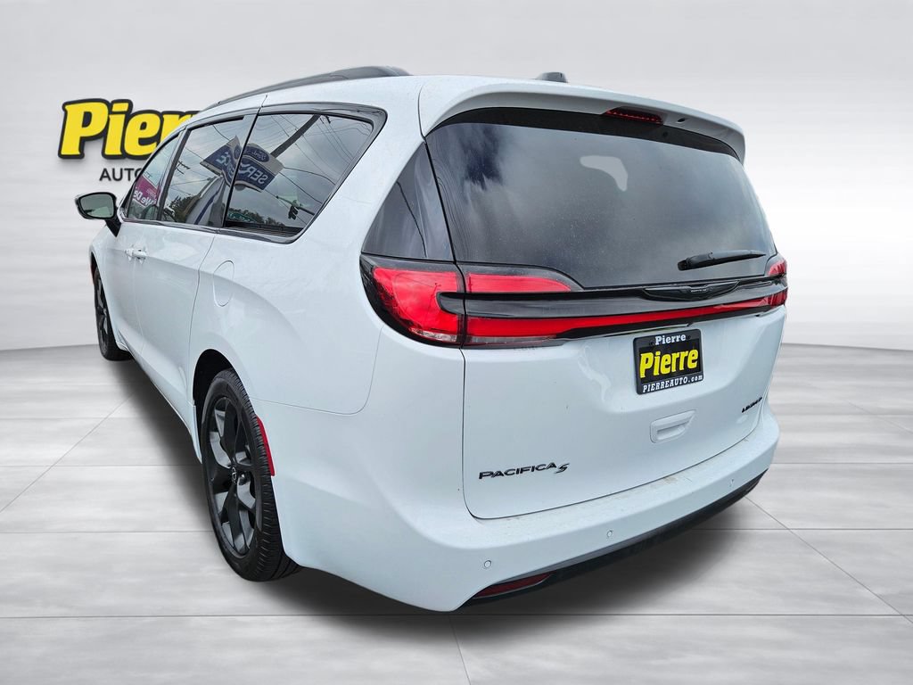 Used 2025 Chrysler Pacifica Limited FWD image 3