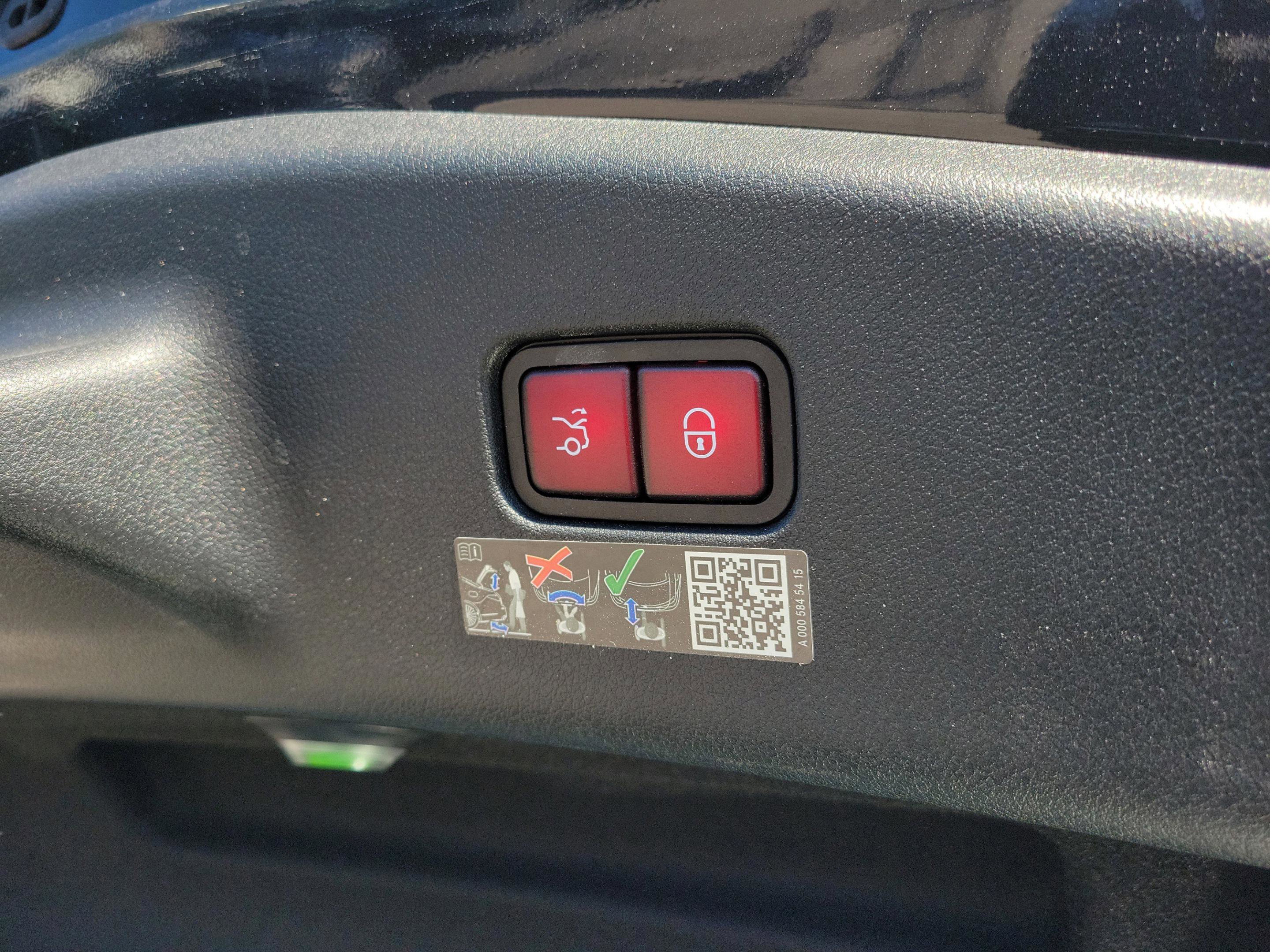 Certified 2026 Mercedes-Benz CLE 300 4MATIC Coupe image 9