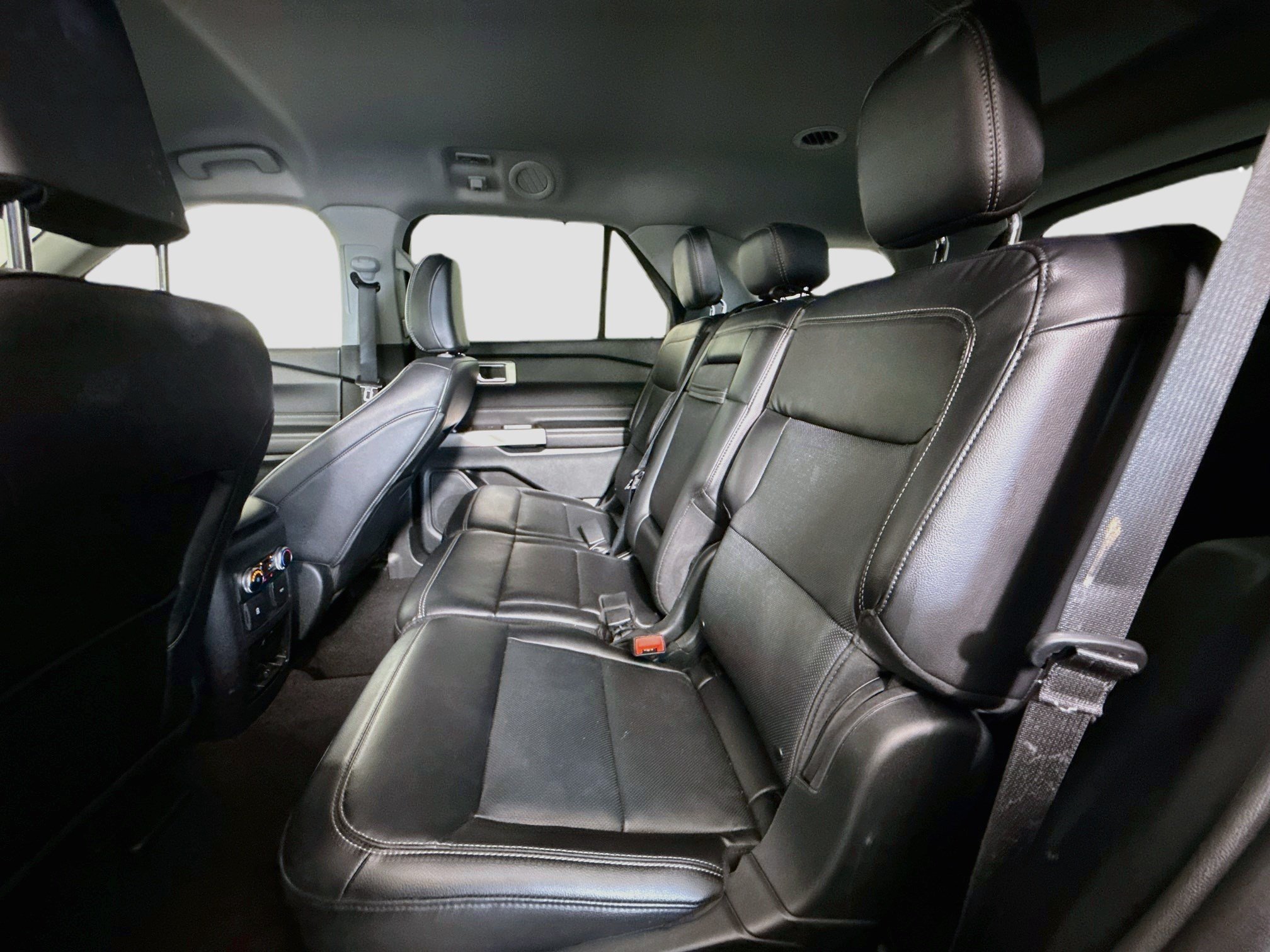 Used 2023 Ford Explorer Limited AWD/4WD image 25