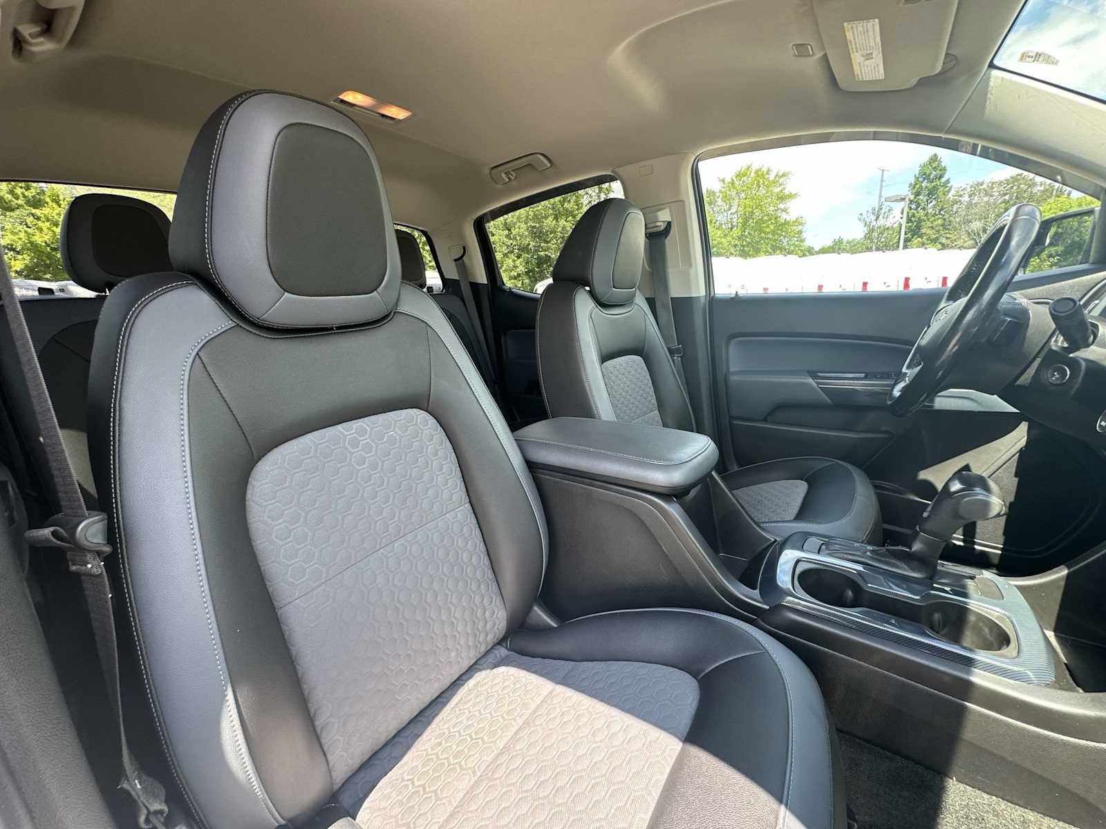 Used 2017 Chevrolet Colorado Z71 AWD/4WD image 24