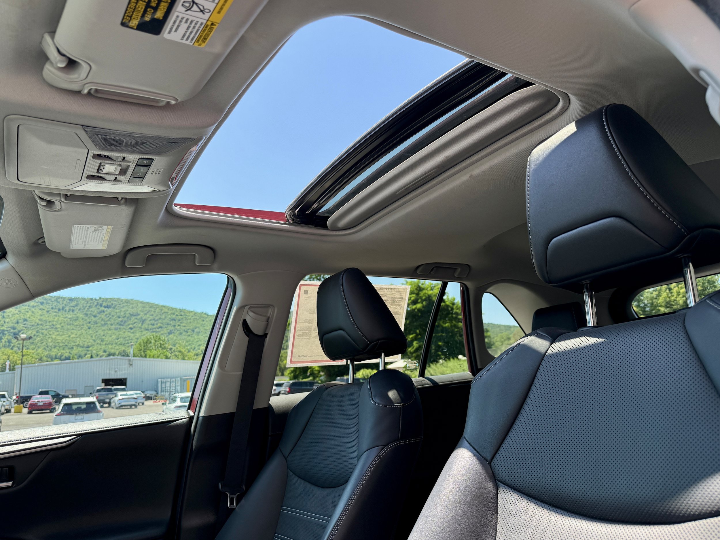 Certified 2022 Toyota RAV4 Limited w/ Limited Grade Weather Package AWD/4WD image 30