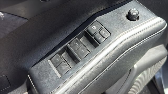 Used 2021 Toyota Highlander L FWD image 18
