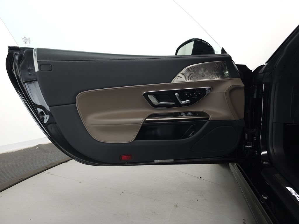 Used 2022 Mercedes-Benz SL 55 AMG 4MATIC w/ Driver Assistance Package image 6