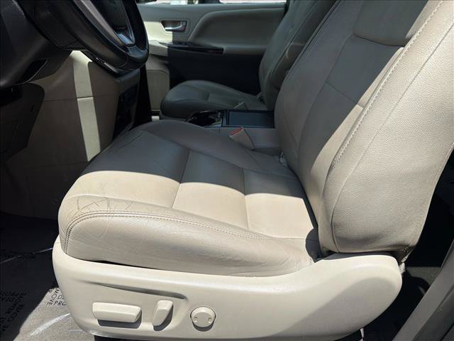 Used 2020 Toyota Sienna XLE Premium w/ Protection Package FWD image 13