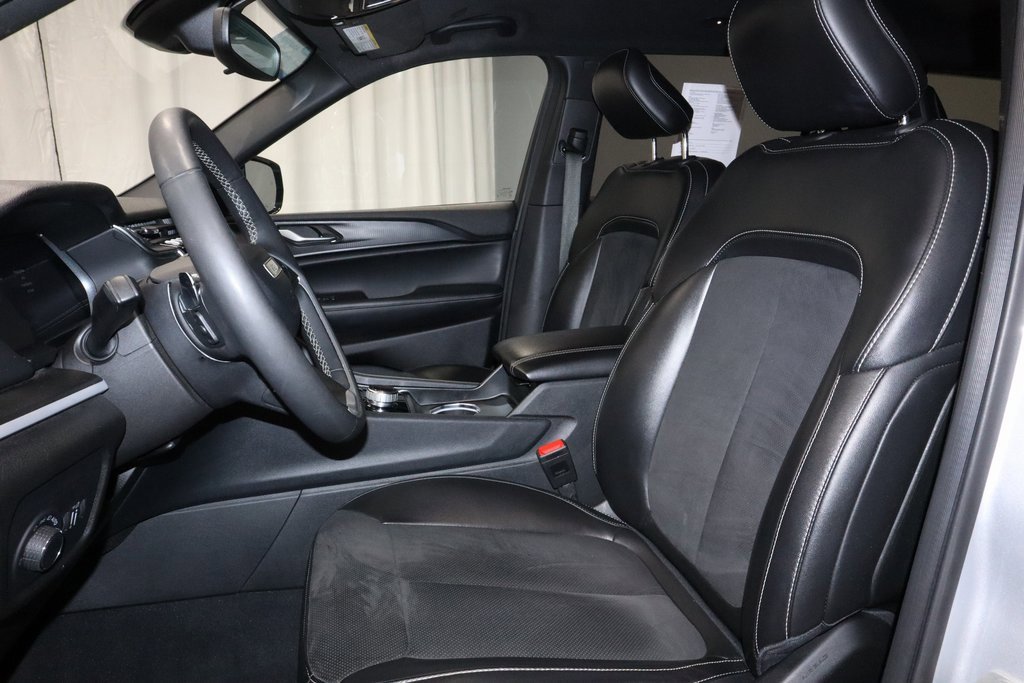 Used 2024 Jeep Grand Cherokee L Laredo image 25