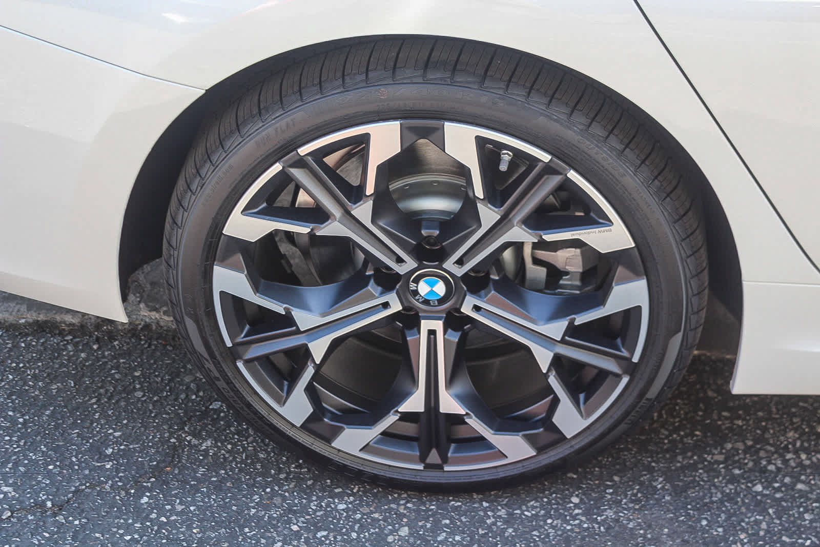 New 2026 BMW 330i Sedan w/ M Sport Package RWD image 8