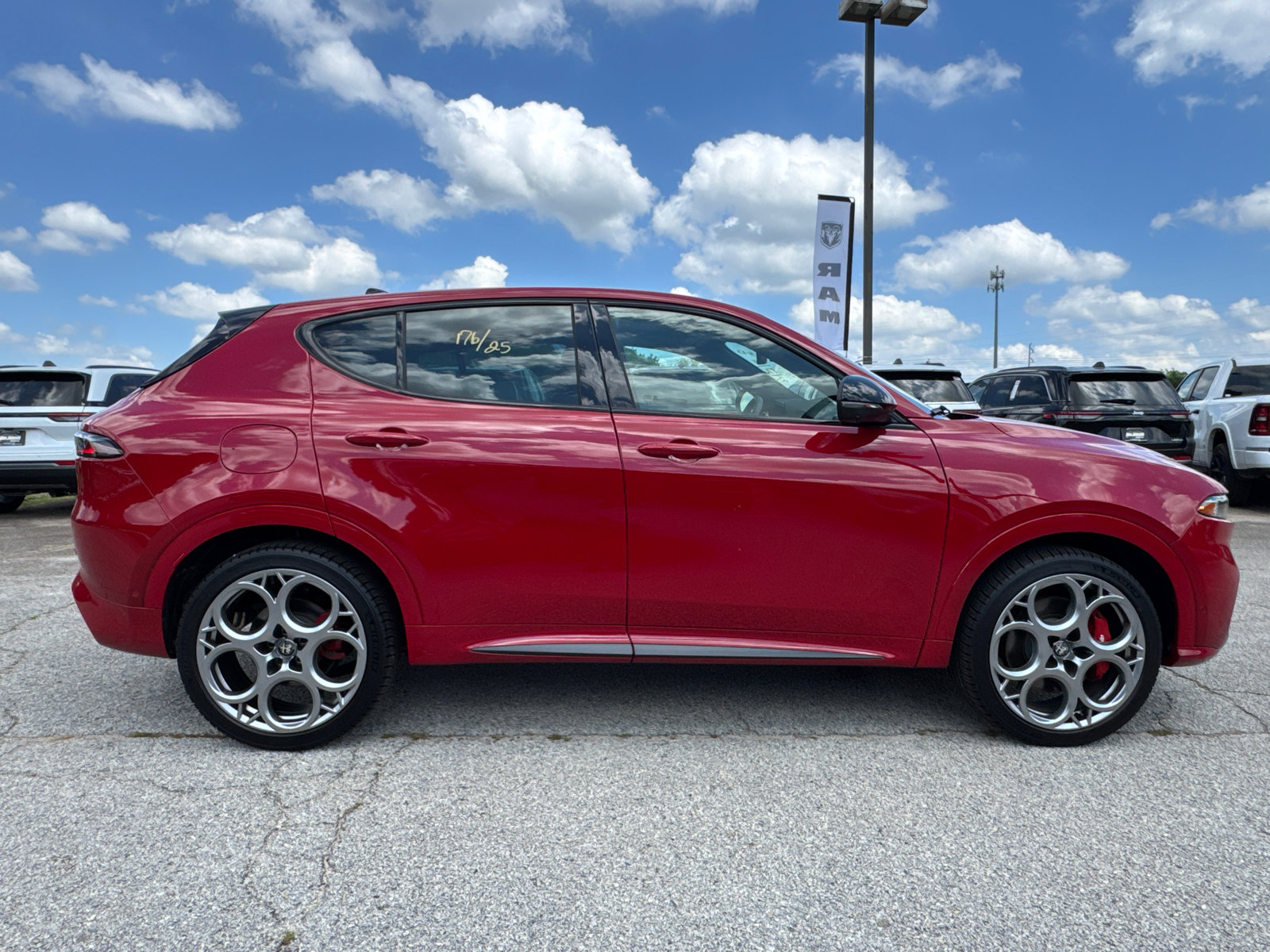 Used 2025 Alfa Romeo Tonale Tributo Italiano AWD/4WD image 4