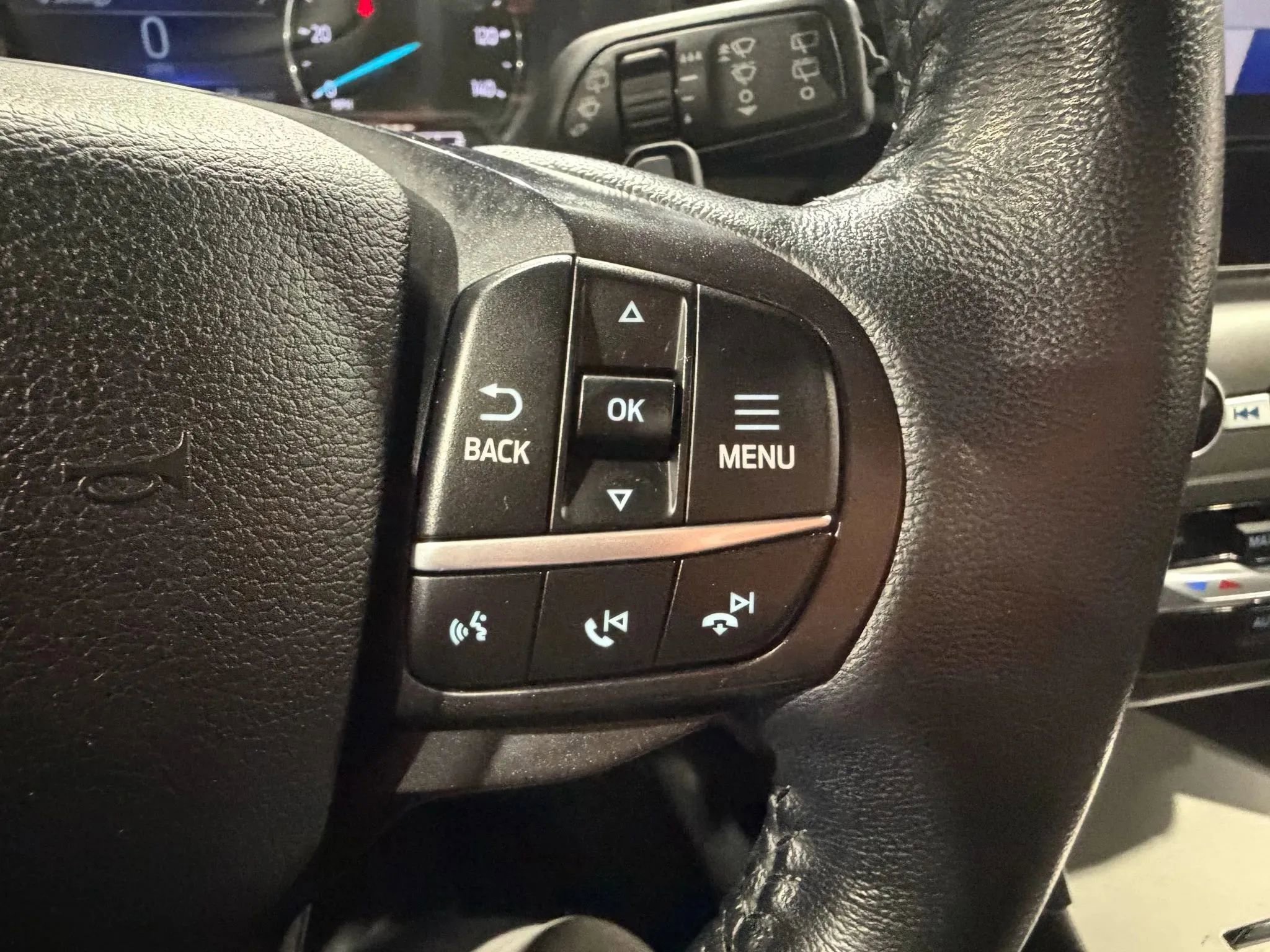 Used 2020 Ford Explorer XLT w/ Comfort Package image 14