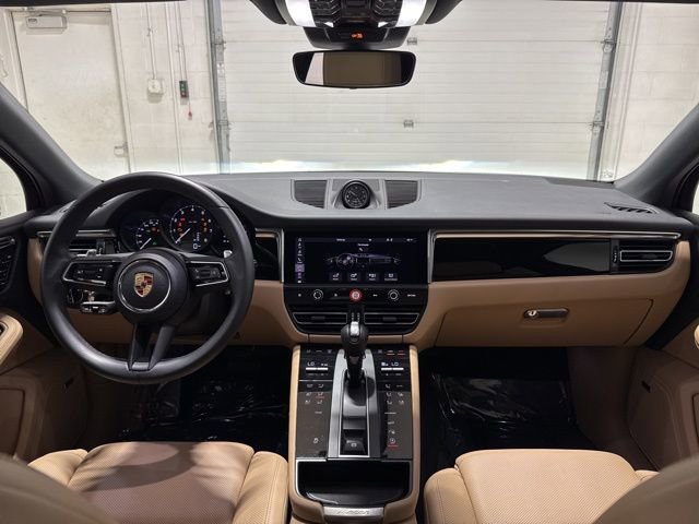 Used 2025 Porsche Macan Turbo image 33
