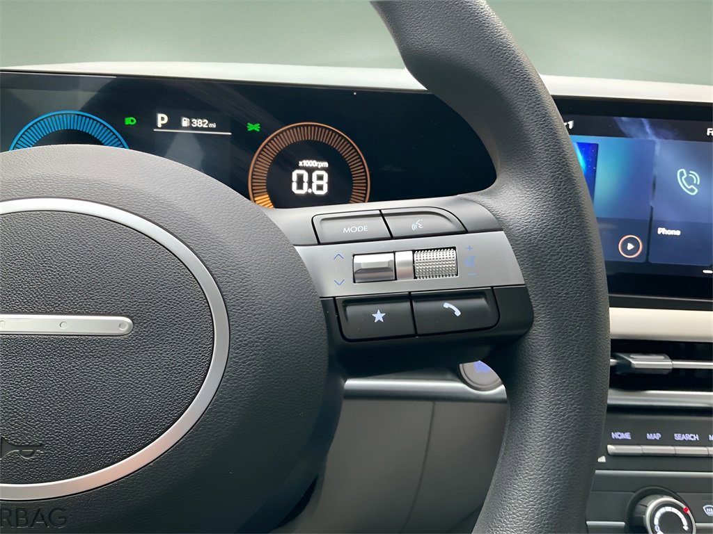 Certified 2025 Hyundai Tucson SE image 28