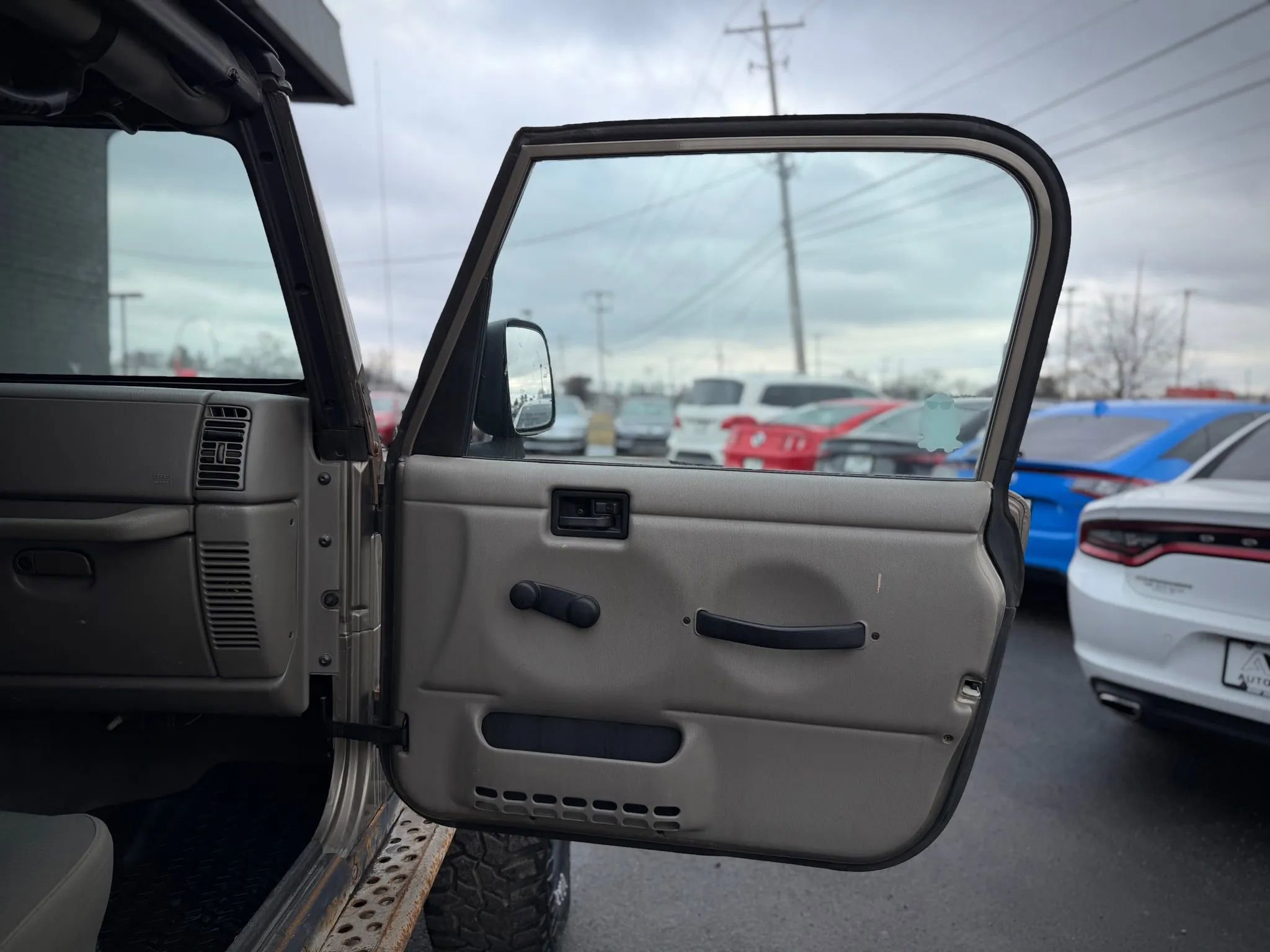 Used 2004 Jeep Wrangler Sahara w/ Dual Top Group image 26