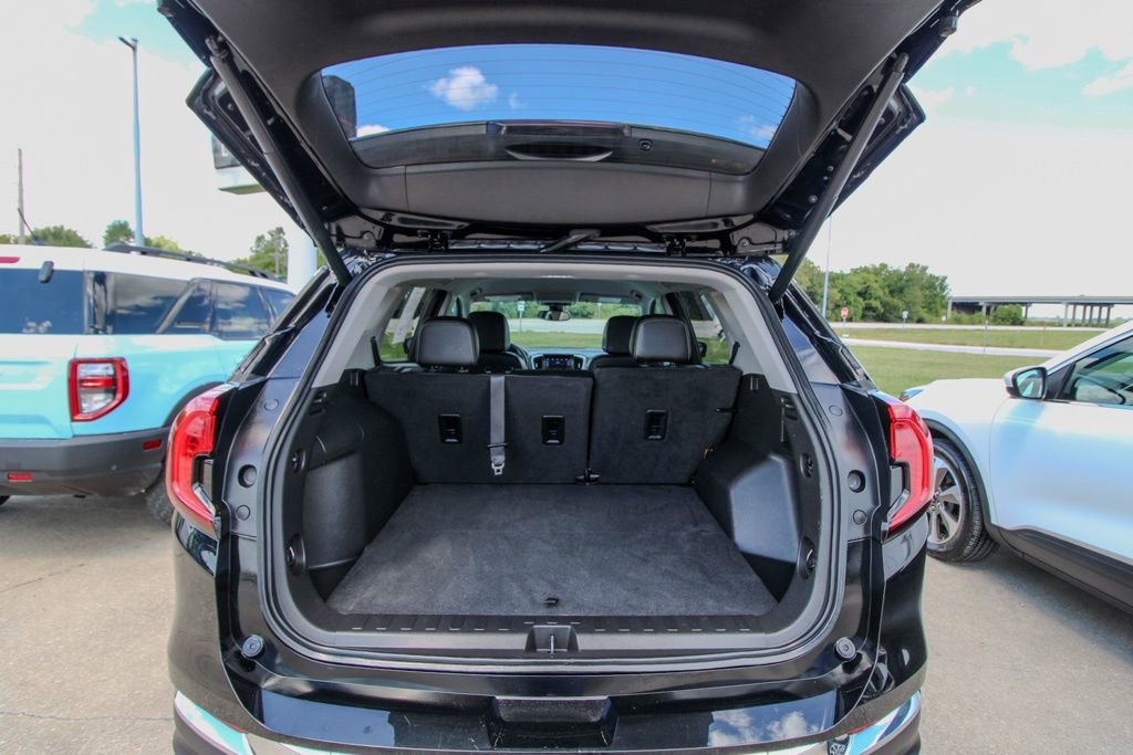 Used 2023 GMC Terrain SLT image 5