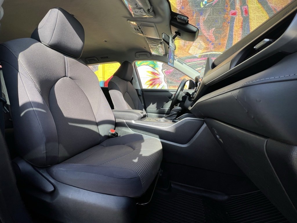 Used 2021 Toyota Highlander LE image 43