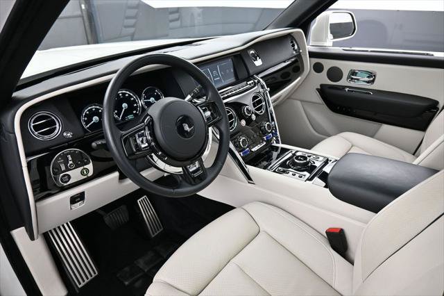 Certified 2022 Rolls-Royce Cullinan w/ Dark Exterior Package AWD/4WD image 4