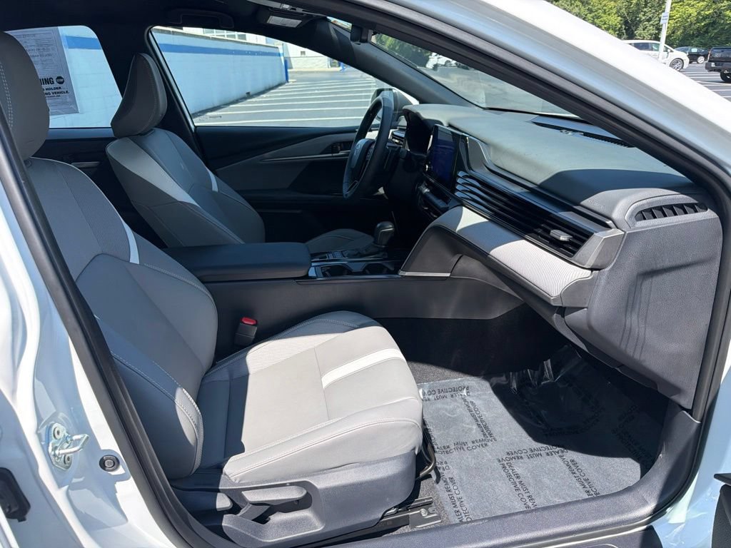 Used 2025 Toyota Camry SE w/ Convenience Package FWD image 23