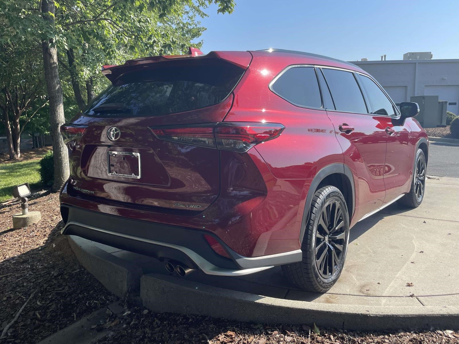 Used 2023 Toyota Highlander XSE AWD/4WD image 10