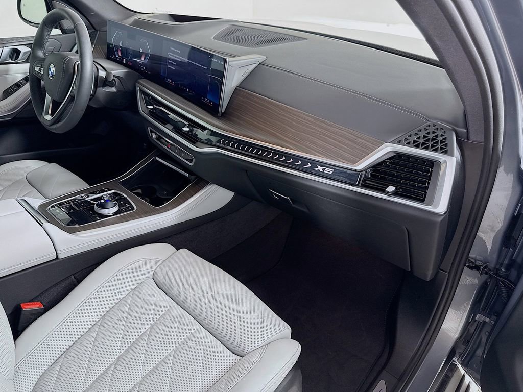 Used 2026 BMW X5 sDrive40i w/ Executive Package image 31