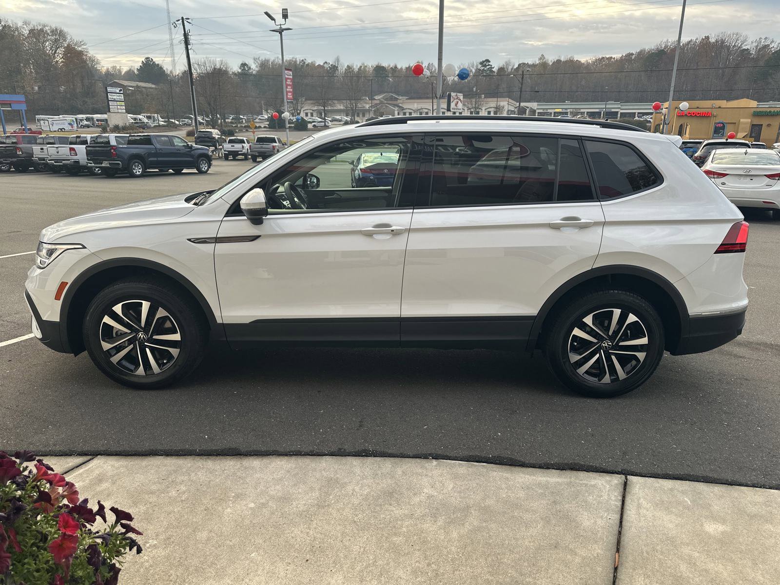 Used 2022 Volkswagen Tiguan S image 5