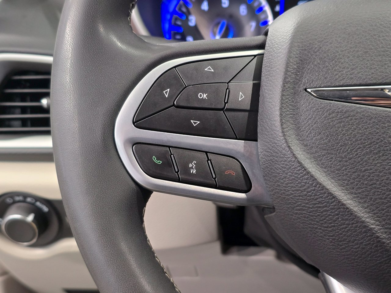 Used 2023 Chrysler Voyager LX FWD image 15