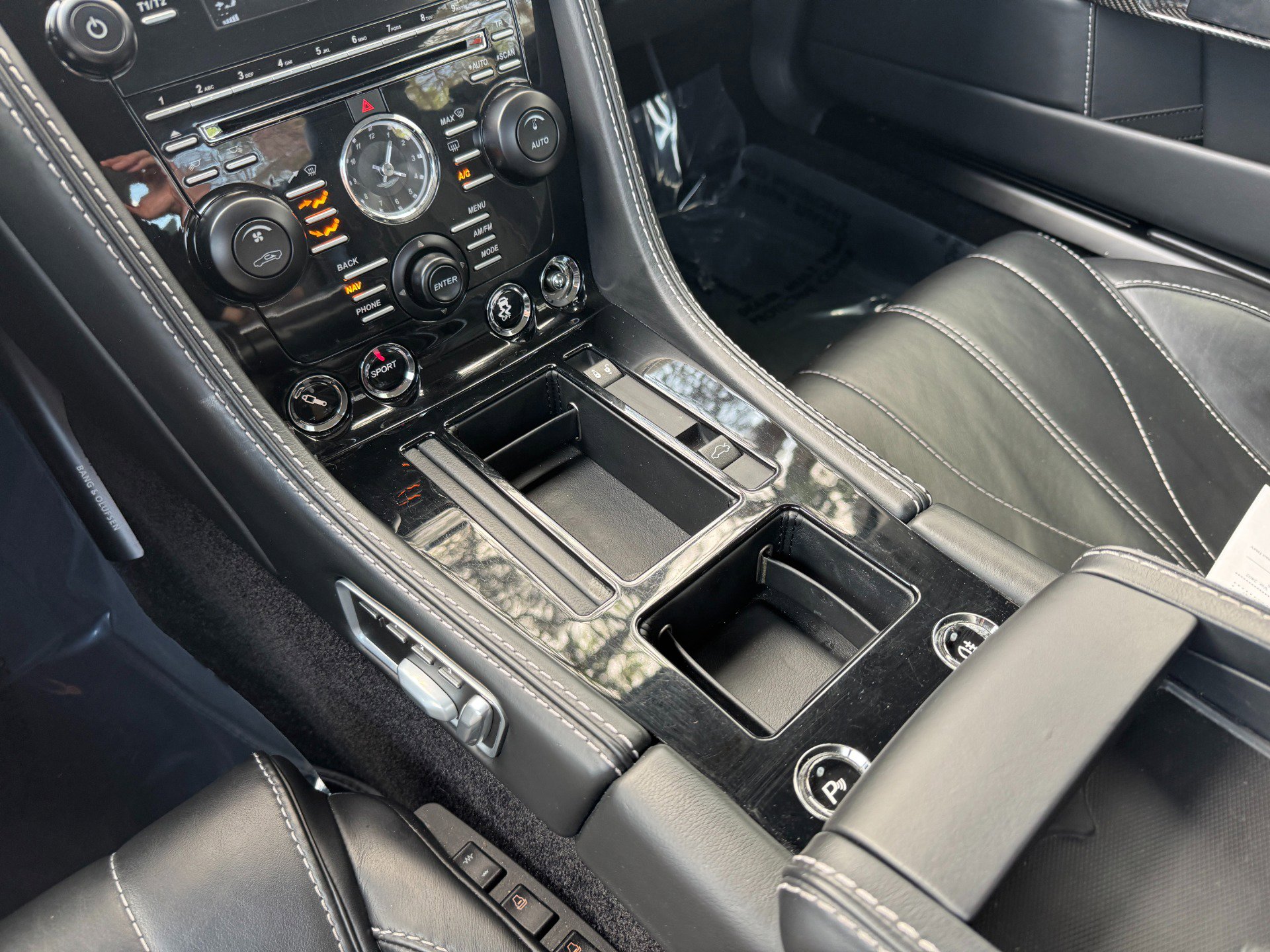Used 2015 Aston Martin DB9 Coupe image 45
