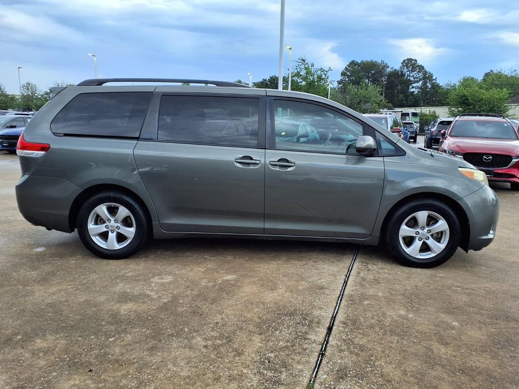 Used 2014 Toyota Sienna LE FWD image 6