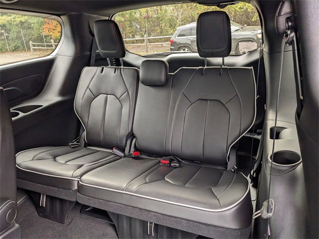 New 2026 Chrysler Pacifica Limited image 12