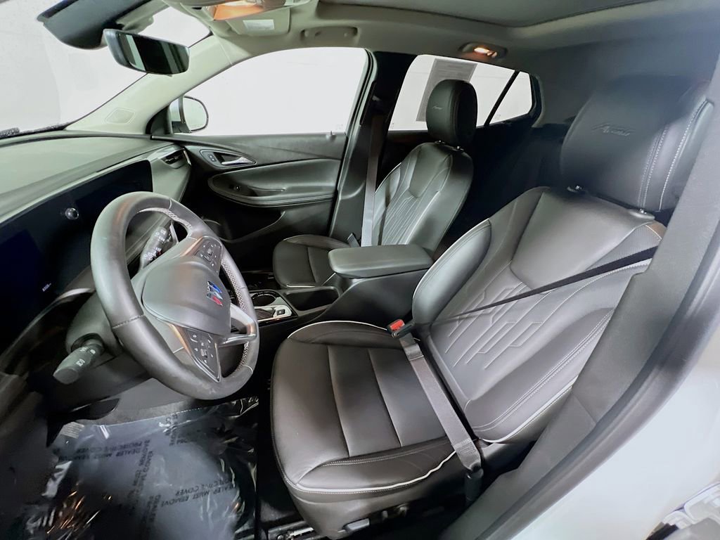 Used 2025 Buick Encore GX Avenir w/ Avenir Technology Package image 19