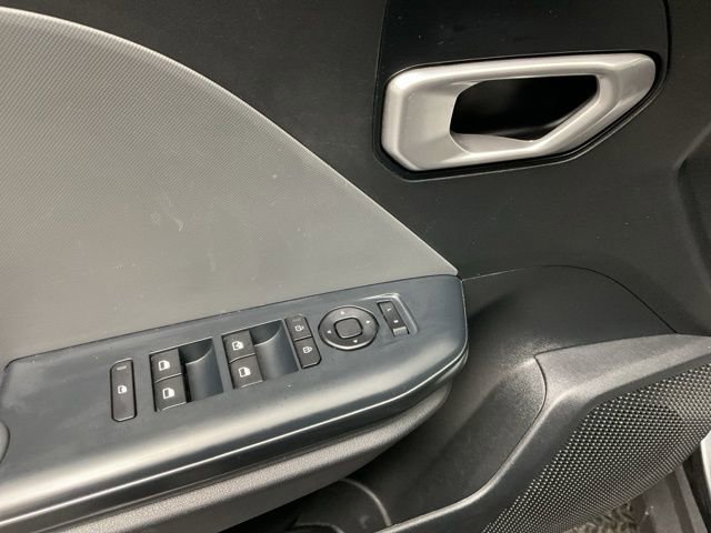 Used 2025 Kia K4 LXS image 11