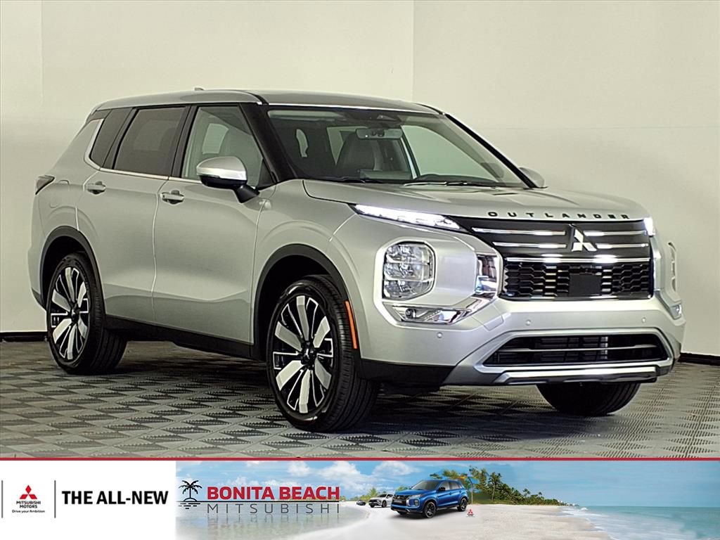 Used 2025 Mitsubishi Outlander SE image 1