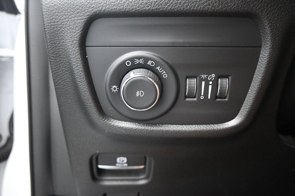 Used 2023 Jeep Grand Cherokee L Limited AWD/4WD image 42