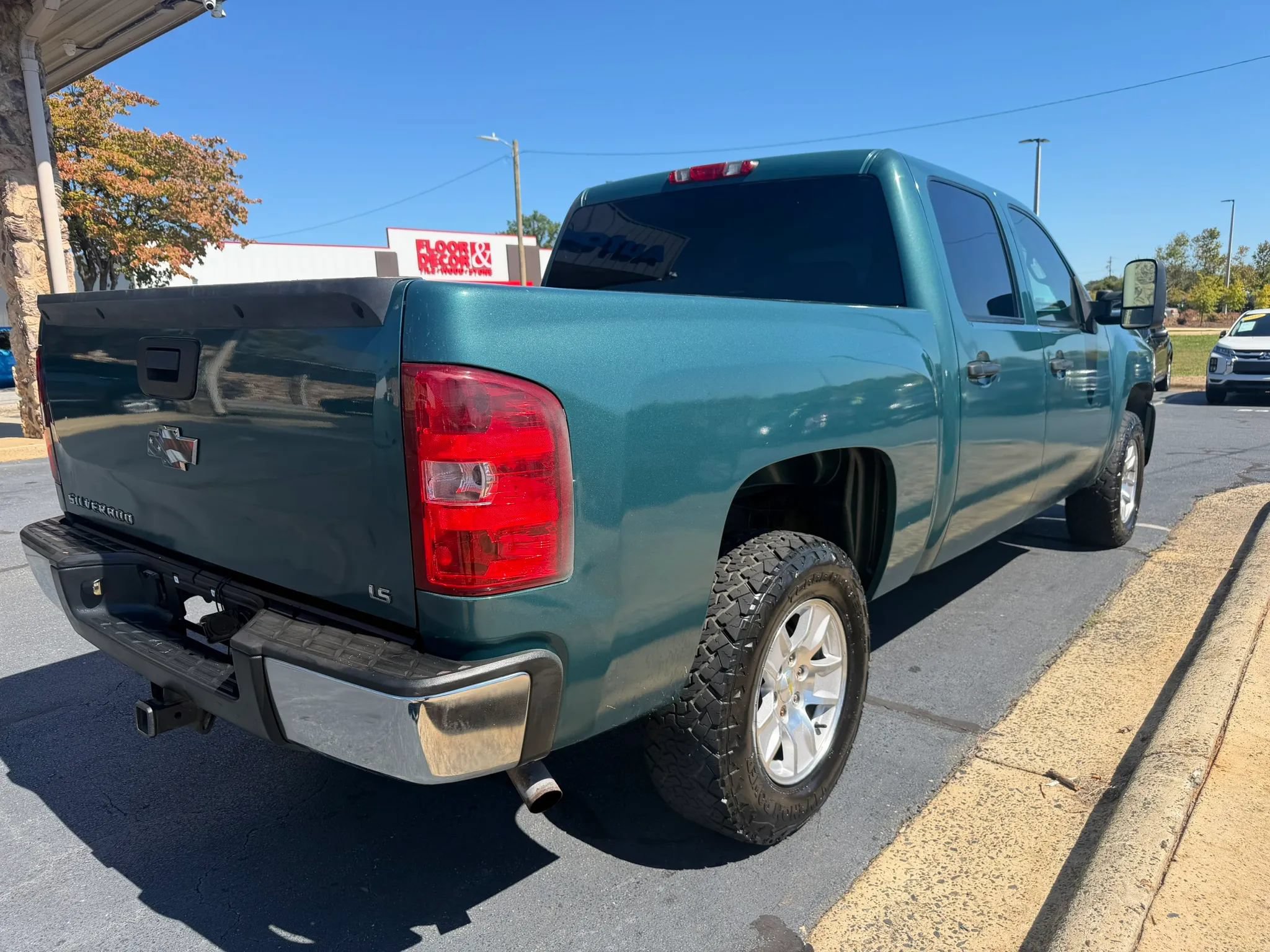 Used 2007 Chevrolet Silverado 1500 LS w/ Towing Package AWD/4WD image 7