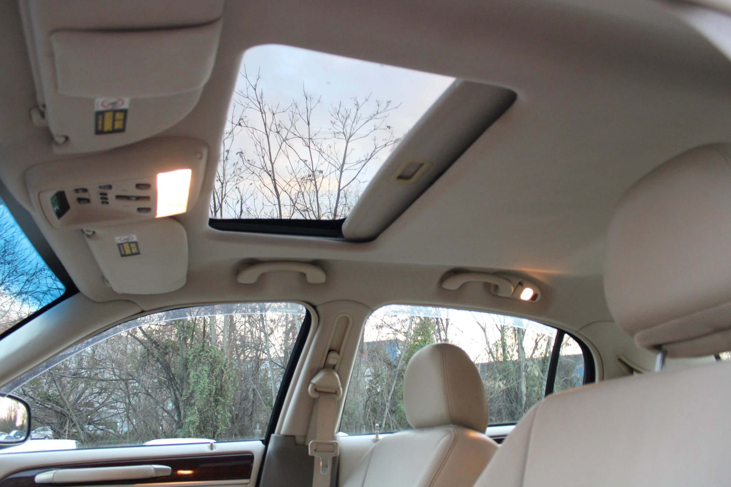 Used 2003 Lincoln Town Car Signature image 18