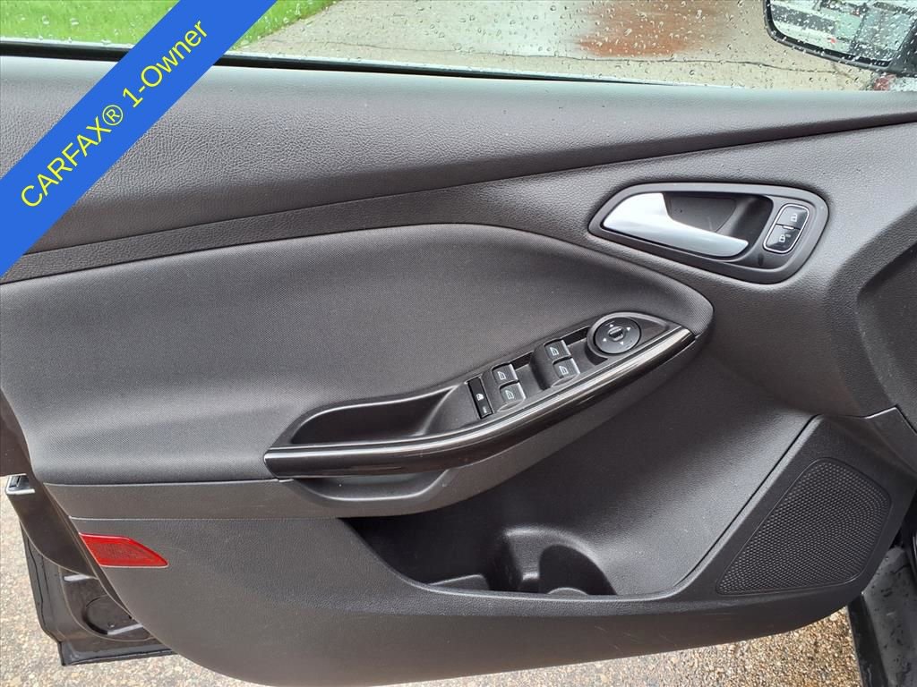 Used 2018 Ford Focus Titanium w/ Titanium Technology Package image 16