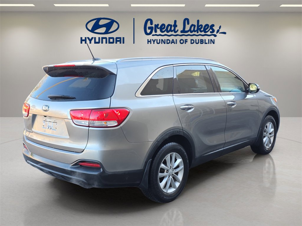 Used 2017 Kia Sorento LX image 5