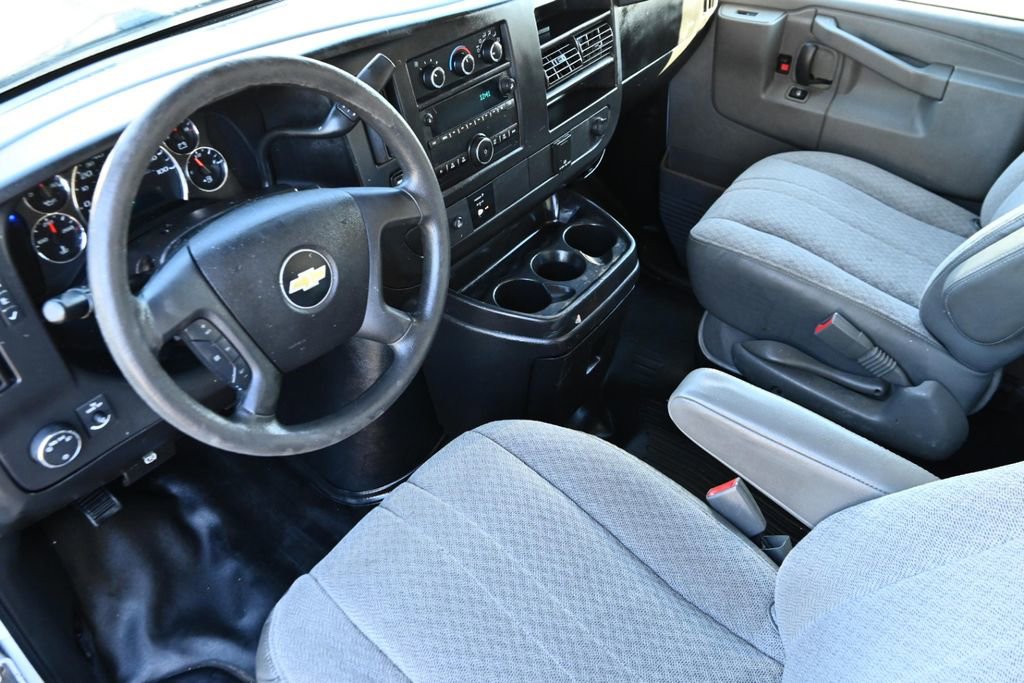 Used 2017 Chevrolet Express 3500 RWD image 33