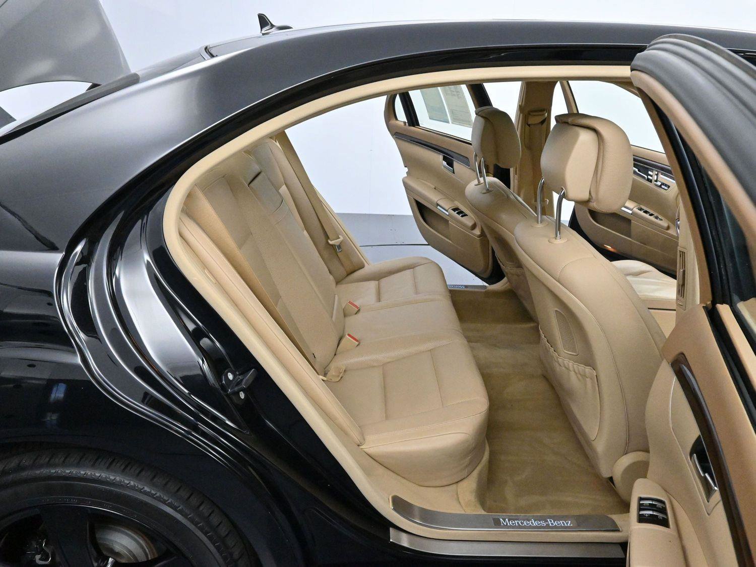 Used 2012 Mercedes-Benz S 550 4MATIC image 28