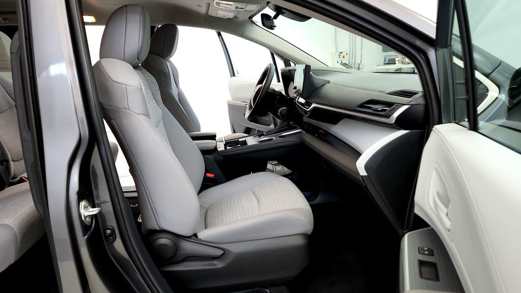 Certified 2025 Toyota Sienna LE AWD/4WD image 17