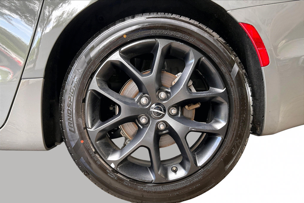 Used 2025 Chrysler Pacifica Limited FWD image 33