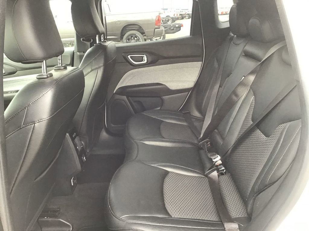 Used 2024 Jeep Compass Latitude image 17