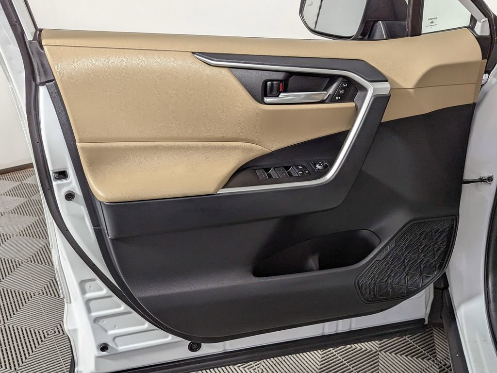 Used 2023 Toyota RAV4 XLE Premium image 16
